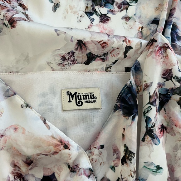 Show me your MuMu floral print size L waist band stretches. Straps adjust - Picture 10 of 13